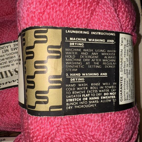 Spinnerin Versatile Made In France Lot of 21 Skeins 40 Grams Rose 1847 NEW - Picture 3 of 8